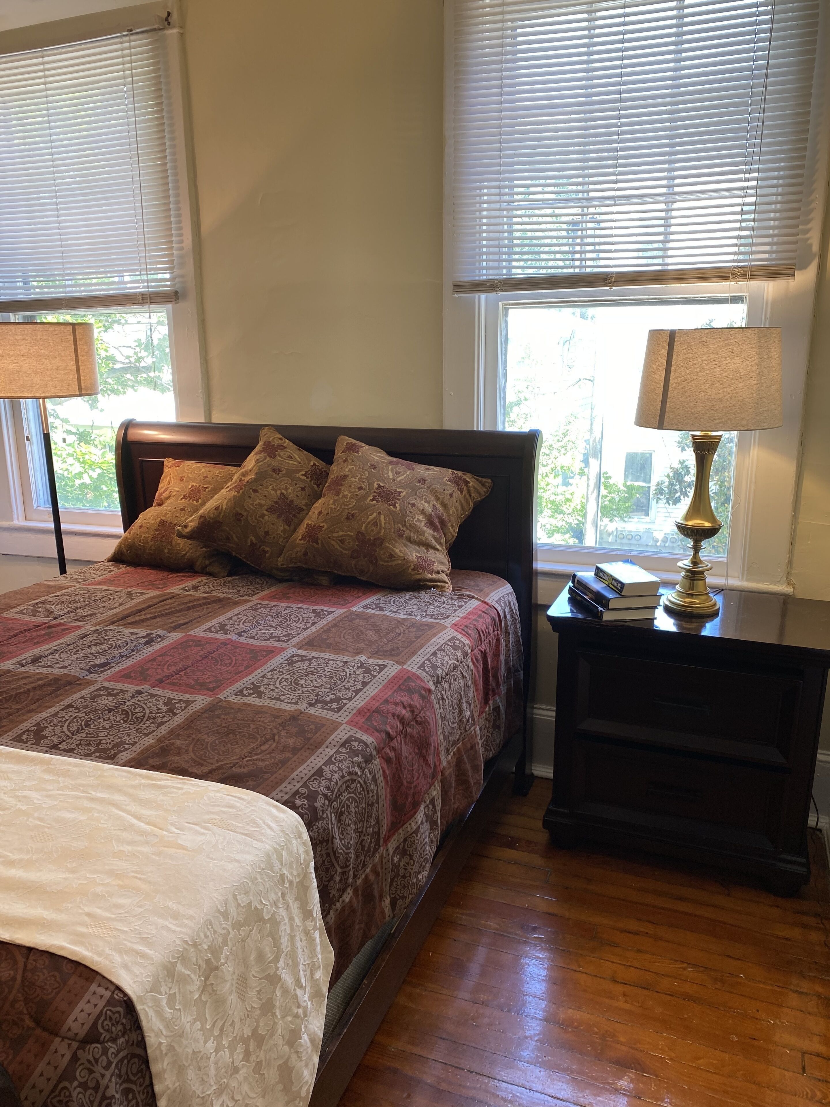 2 bedrooms, desk, iron/ironing board, travel cot