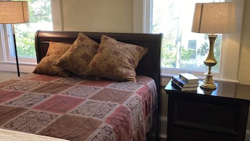 2 bedrooms, desk, iron/ironing board, travel cot