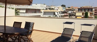 Attic, stylishly furnished, large terrace and sea view, 5 min. to the beach.