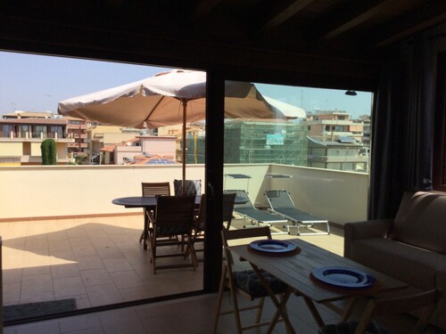 Attic, stylishly furnished, large terrace and sea view, 5 min. to the beach.