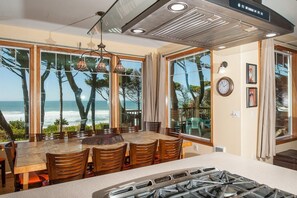 Private kitchen - Sheltering Pines (Depoe Bay)