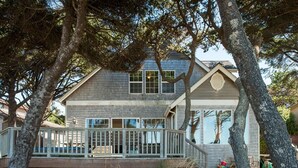 Exterior - Sheltering Pines (Depoe Bay)