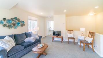 House, Multiple Beds (Seaside Prom) | Living room