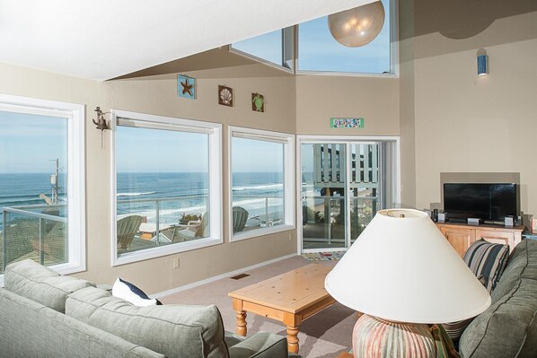 Living room - Seas the Day (Lincoln City)