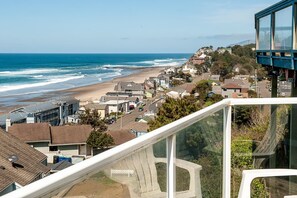 House, Multiple Beds (Seas the Day) | Balcony - Seas the Day (Lincoln City)