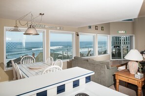 Living room - Seas the Day (Lincoln City)