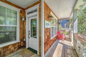 House, Multiple Beds (Storybook Cottage) | Property grounds - Storybook Cottage (Lincoln City)