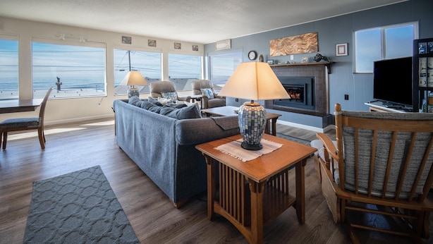 House, Multiple Beds (The Seaview) | Living room - The Seaview (Lincoln City)