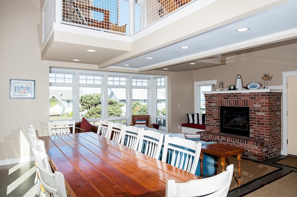 House, Multiple Beds (The Tides Inn) | Private kitchen