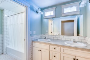 Ferienhaus, Mehrere Betten (The Tides Inn) | Badezimmer