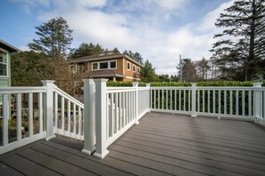 Balcony - Tide and True (Lincoln City)