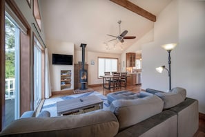 Room - Tide and True (Lincoln City)