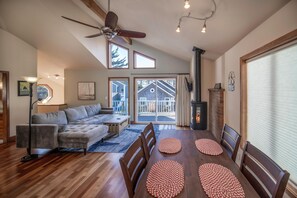 獨棟房屋, 多張床 (Tide and True) | 客廳