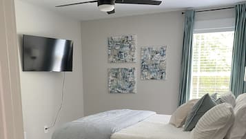 2 bedrooms, desk, iron/ironing board, WiFi