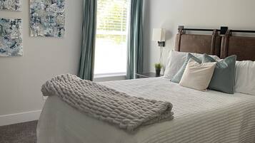 2 bedrooms, desk, iron/ironing board, WiFi