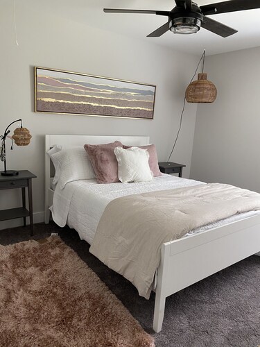 ⭐️Hot Tub⭐️ Luxury Getaway Near GSP Airport Downtown Greer Greenville Spartanburg 
