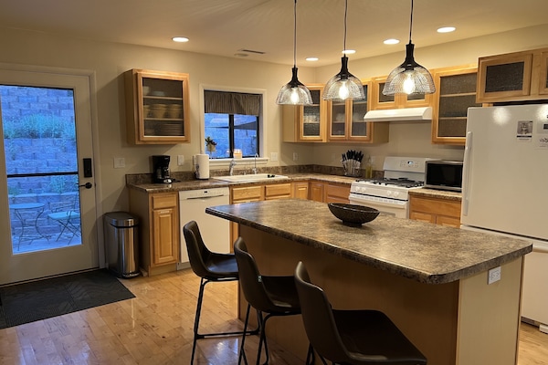 Frigorífic, microones, forn i placa de cuina