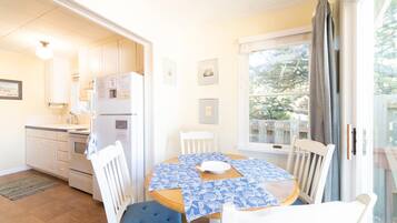House, 2 Queen Beds (Sandpiper Cottage) | Private kitchen | Dining tables