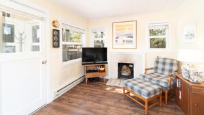 独立别墅, 2 张大床 (Sandpiper Cottage) | 客厅