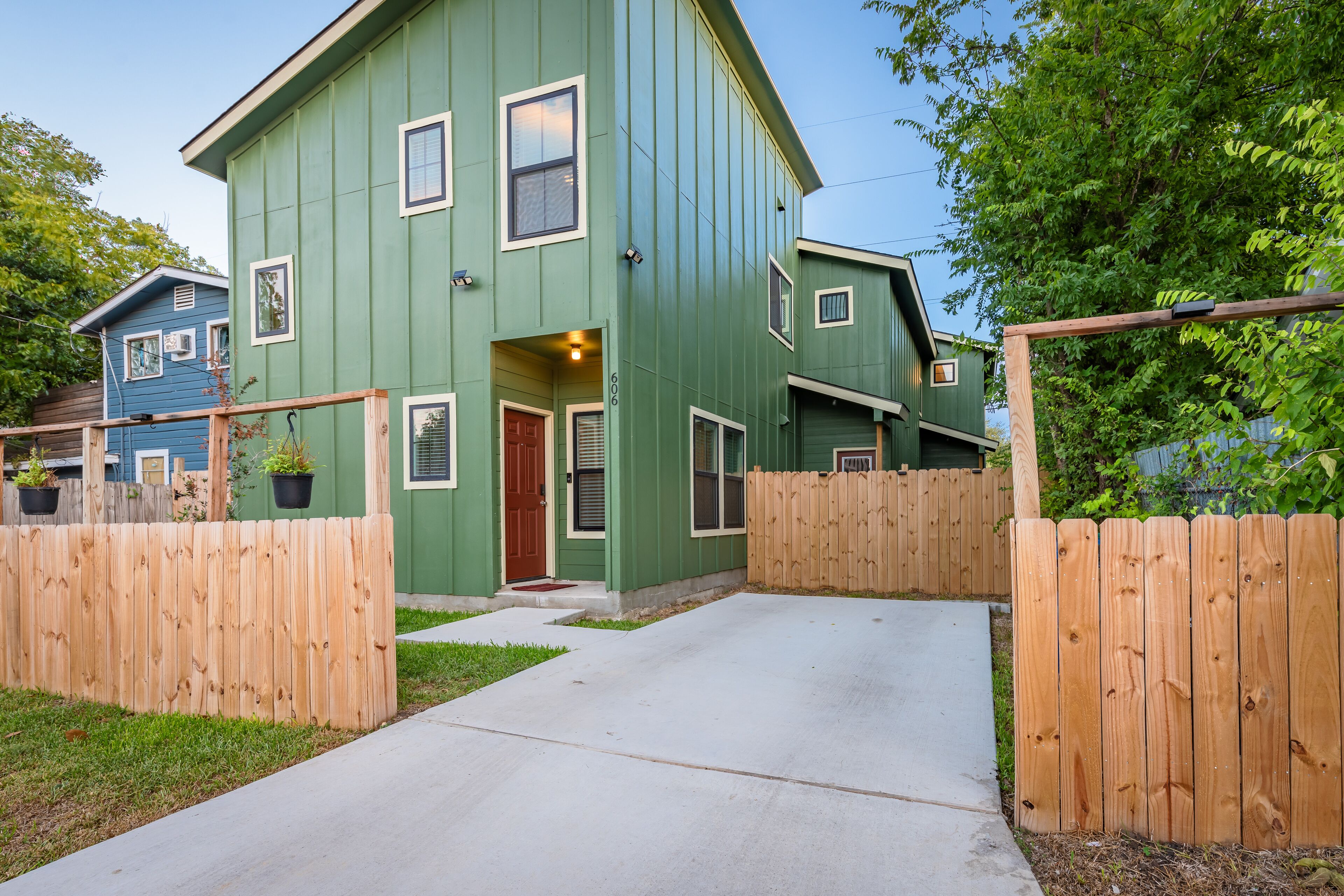 Eastlawn Place cozy 2 bdrm townhome near downtown San Antonio