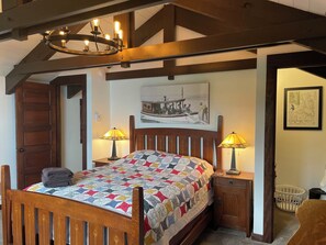 3 bedrooms, travel cot, free WiFi, bed sheets