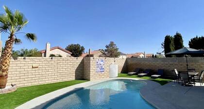 Cheerful 3-Bedroom home w/ Pool(minutes to the Strip)