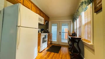 Micro-ondes, four, plaque de cuisson