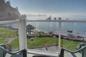 Appart'hôtel, 1 très grand lit et 1 canapé-lit (Waters Edge 404) | Balcon