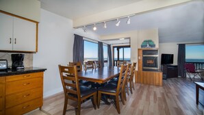 House, Multiple Beds (Surf Rider House) | Private kitchen - Surf Rider House (Depoe Bay)