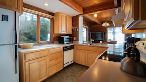 House, Multiple Beds (Wave Haven) | Private kitchen - Wave Haven (Neskowin)