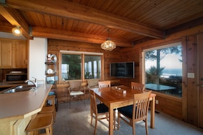 Casa, várias camas (Wave Haven) | Cozinha privada