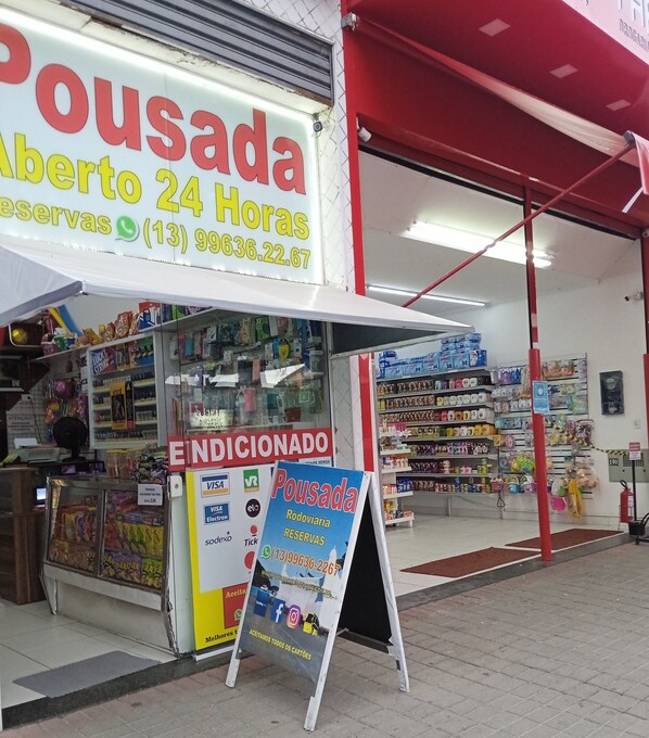 Vista frontal de la propiedad