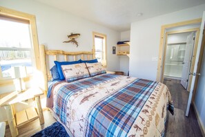 2 bedrooms, individually decorated, individually furnished - Honeys (Soldotna)