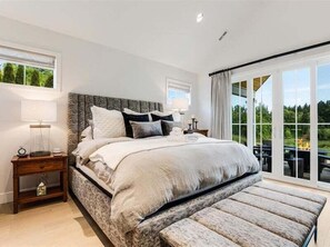 3 bedrooms, desk, iron/ironing board, travel cot