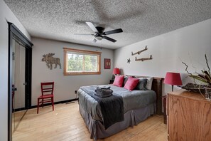 5 bedrooms, desk, iron/ironing board, free WiFi