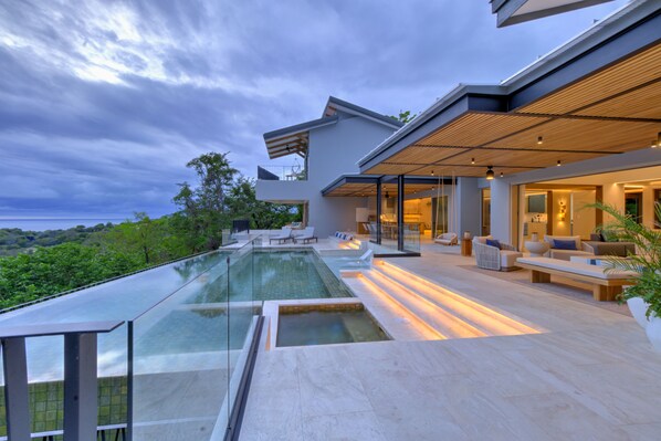 Pool - Looking for a paradise destination? Casa Tres Monos is ready to welcome you. (Peninsula Papagayo)