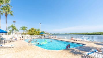 Room (502 Little Harbor Inn) | Exterior