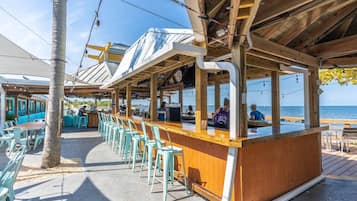 Camera (502 Little Harbor Inn) | Esterni