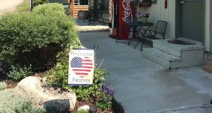 Cozy Cabin 4 Miles to YNP and 20 Minutes from the Lamar Valley!