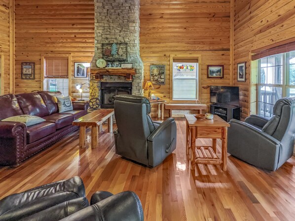 TV, fireplace, streaming services