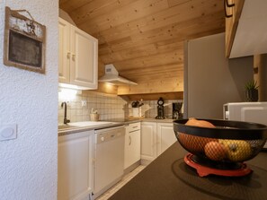 Kühlschrank, Mikrowelle, Geschirrspüler