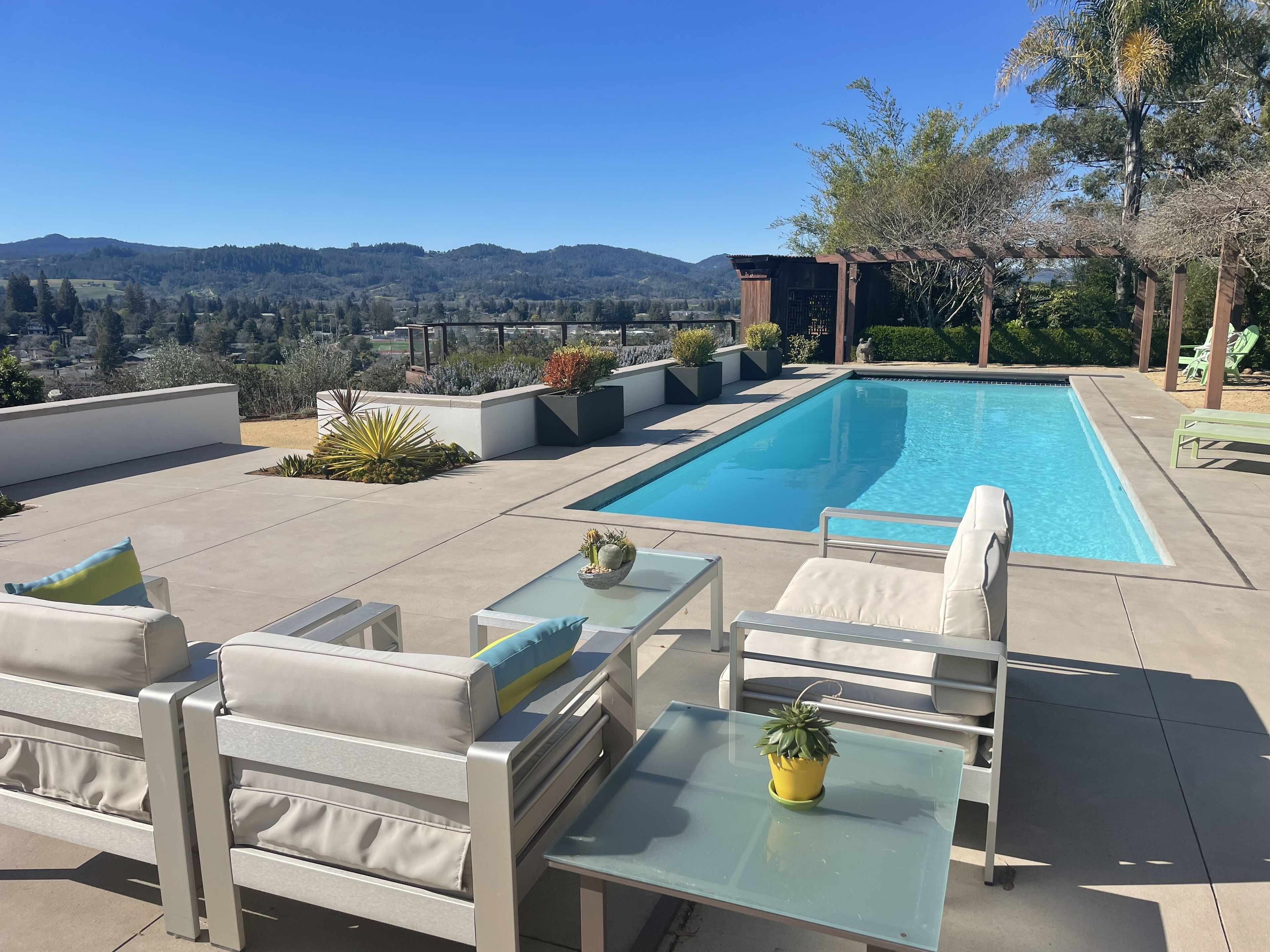 Modern Villa just minutes from Healdsburg Plaza