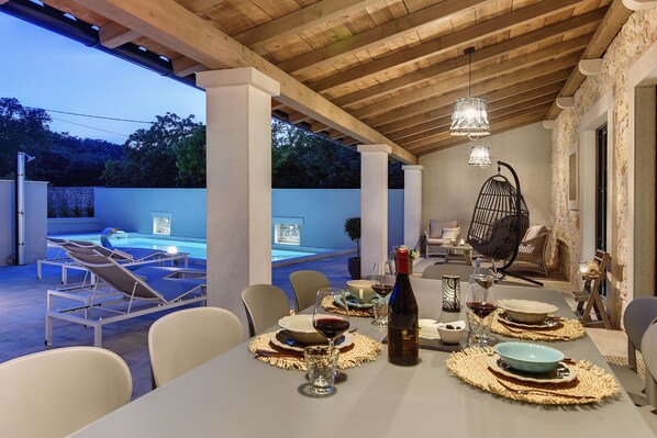 Outdoor dining