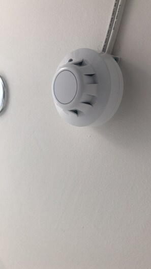 Miscellaneous - Awesome 5 Bedroom close to amenities (Dagenham)