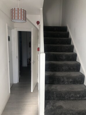 Interior - Awesome 5 Bedroom close to amenities (Dagenham)