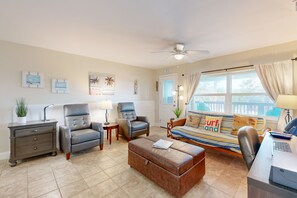 Flat-screen TV - Shared Pool, Boardwalk to Beach, Golf Cart Access (Port Aransas)