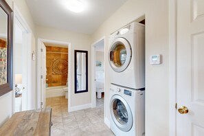 Interior - Shared Pool, Boardwalk to Beach, Golf Cart Access (Port Aransas)