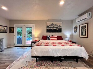 2 bedrooms, iron/ironing board, travel cot, WiFi