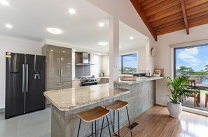 Réfrigérateur, micro-ondes, four, lave-vaisselle