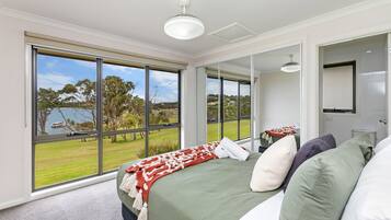 4 bedrooms, iron/ironing board, free WiFi, bed sheets